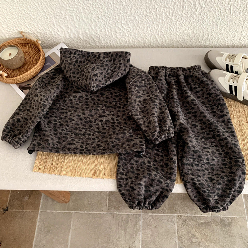Boys' hoodie with thickened fleece for warmth in autumn and winter